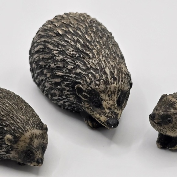 Vintage Hedgehog Figurine Set Resin Mother and Babies Woodland Animal Décor - Picture 3 of 10
